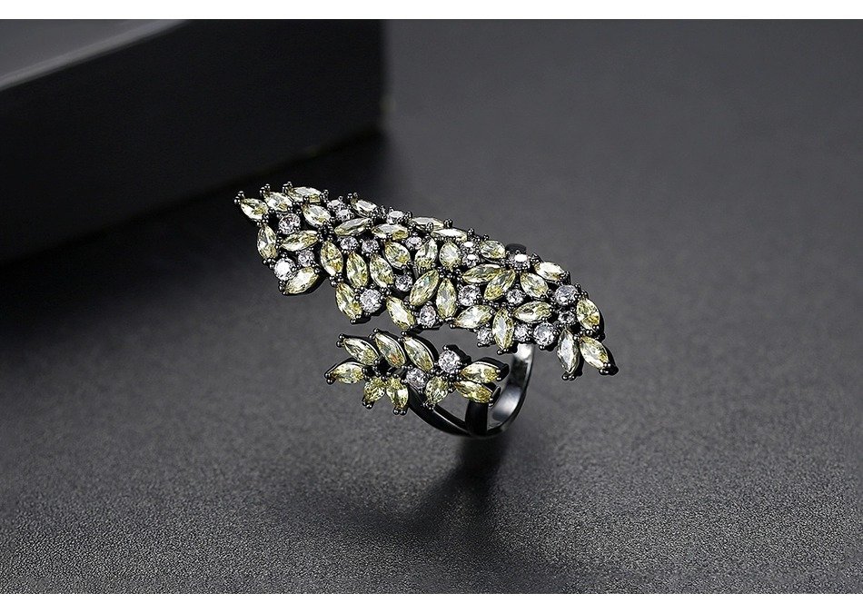 Magic Cluster - Adjustable Female Ring — image 4