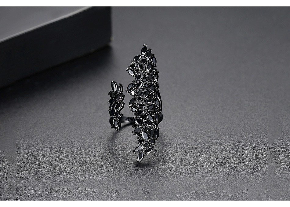Magic Cluster - Adjustable Female Ring — image 5
