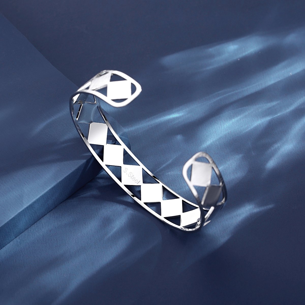 WB346 – Silver 316 Stainless Steel Bracelet — image 3