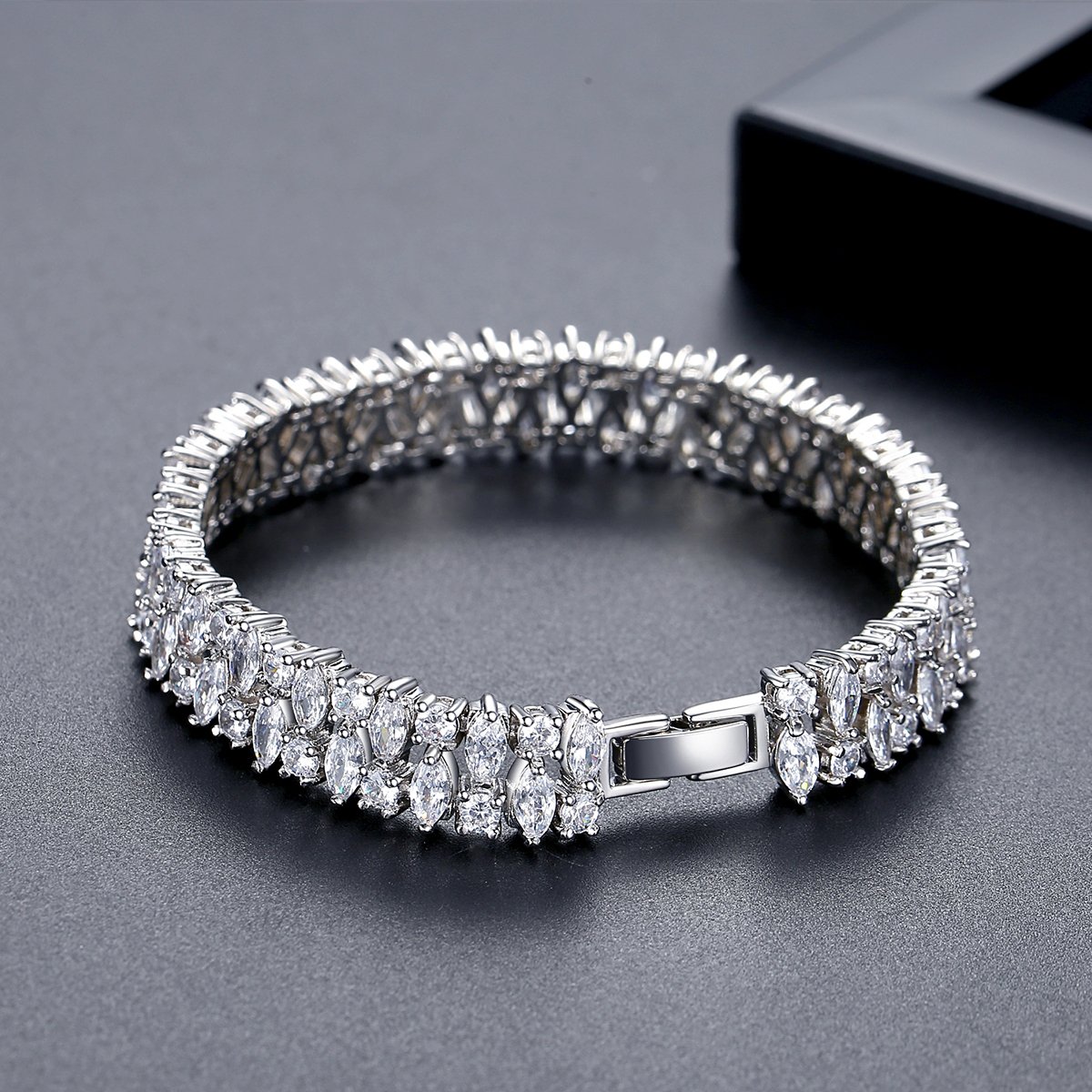 WB490 - Women Luxary Bracelet