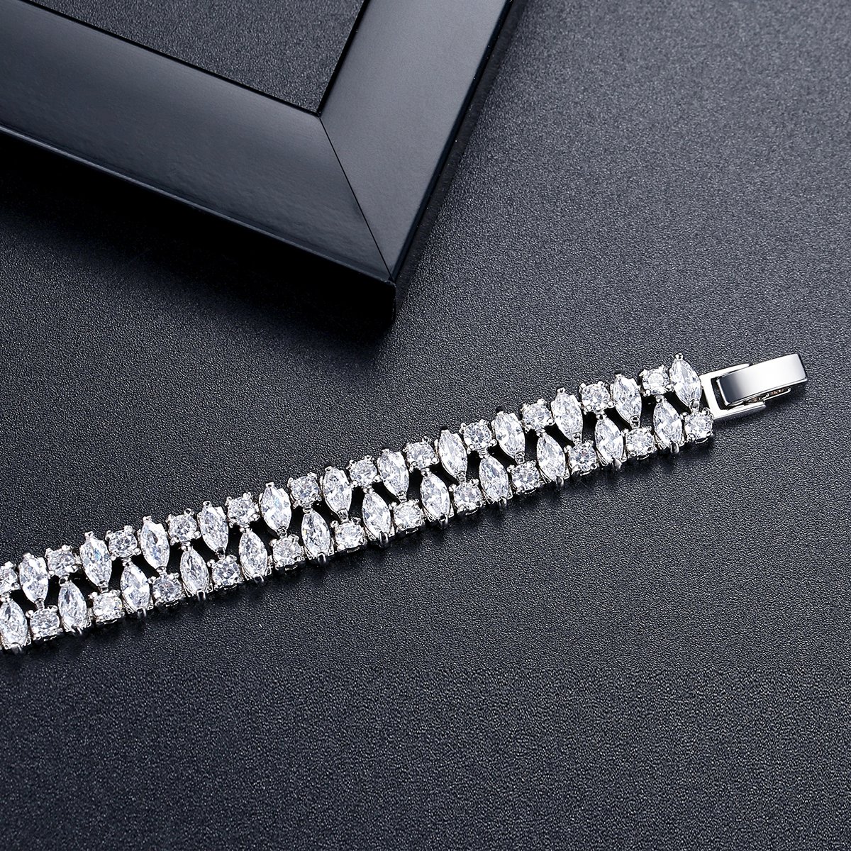 WB490 - Women Luxary Bracelet — image 4