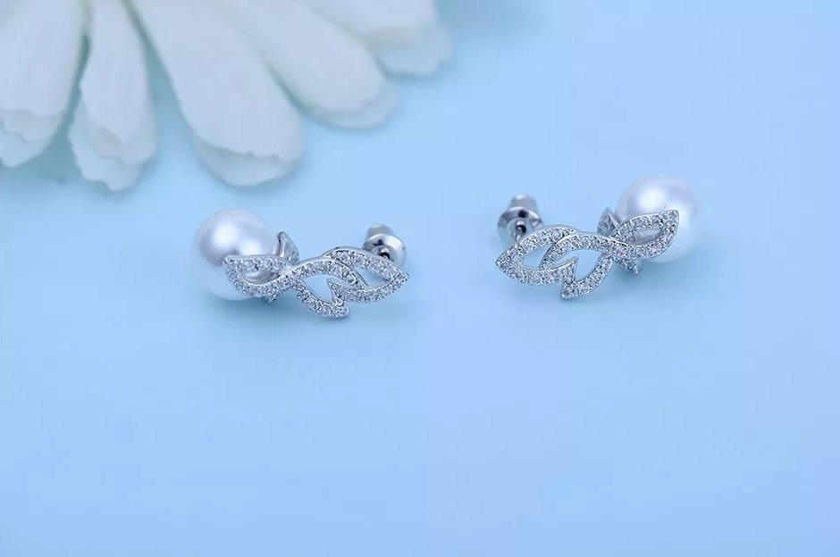 WE250- White Women Earrin — image 3