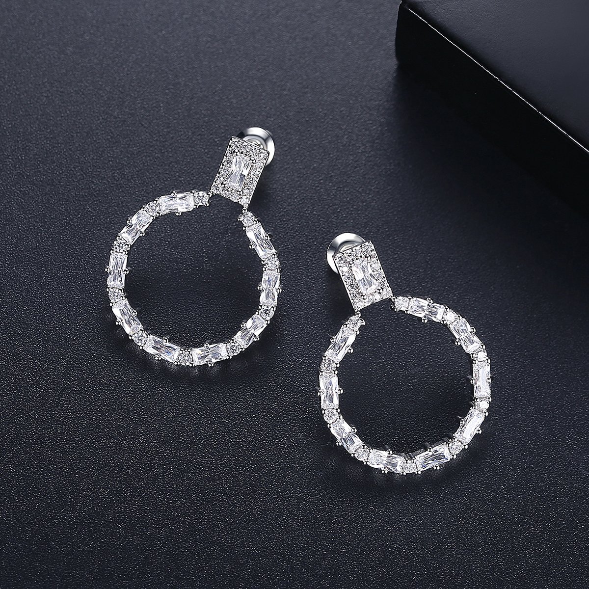 WE582 - White Earrings for Women