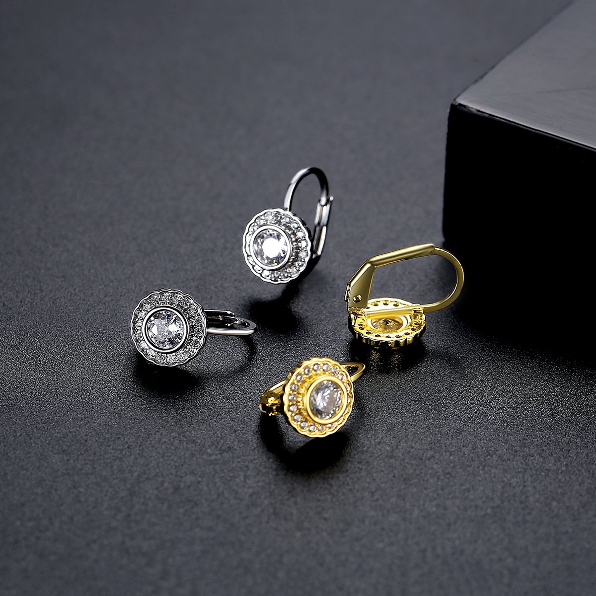 WE672 - Golden Earrings for Women — image 3
