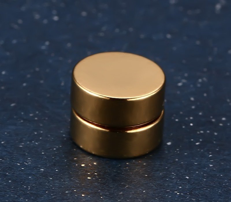 WM-E13 Golden Men Stud Earrings