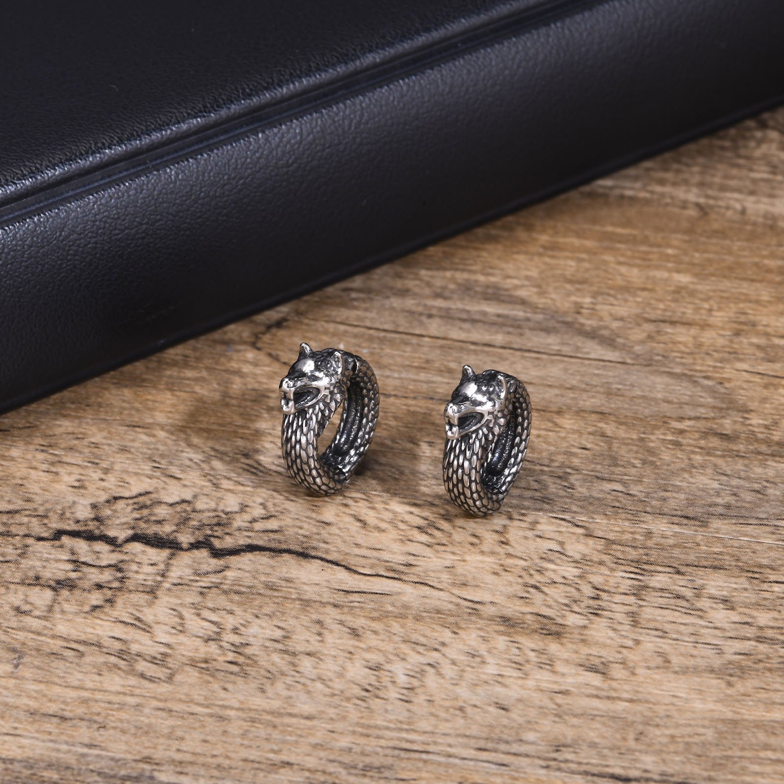 WM-E21 Silver Snake Ear Studs Men Earring — image 4