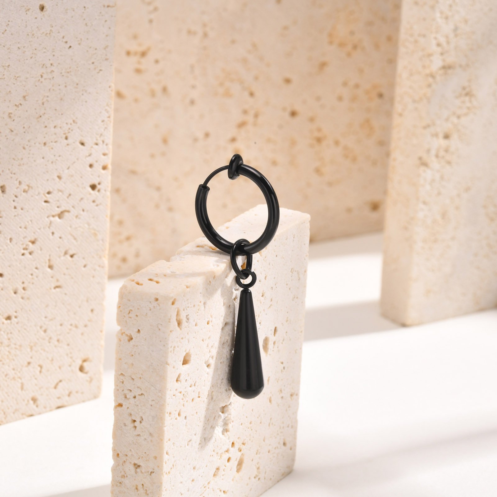 WM-E35 Black Ear Studs Men Earring
