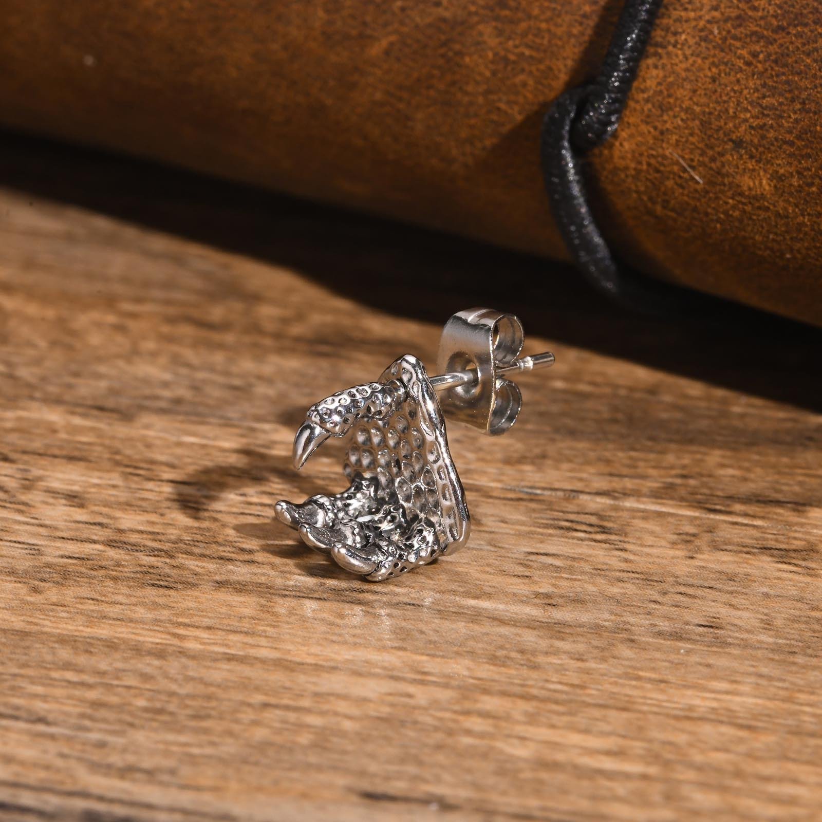 WM-E39 Silver Ear Studs Men Earring