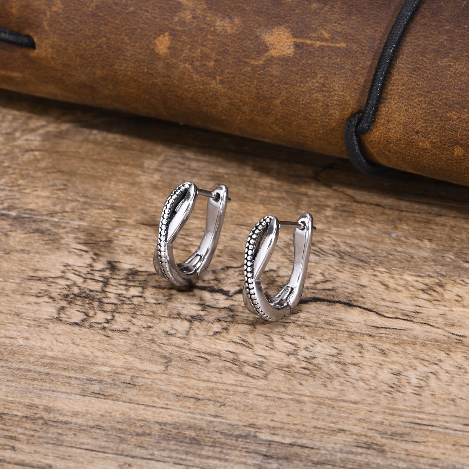 WM-E54 Silver Ear Studs Men Earring