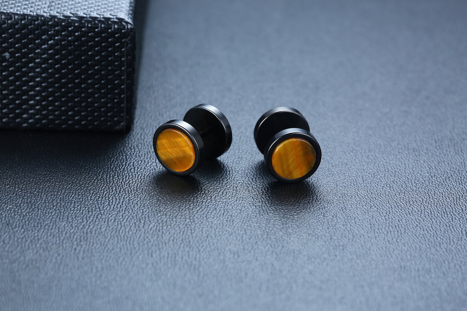 WM-E59 Brown Ear Studs Men Earring