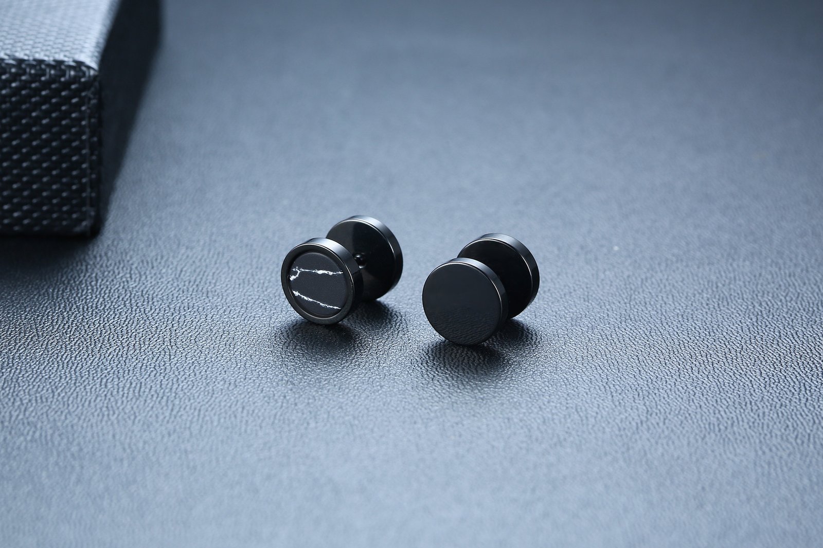 WM-E59 Brown Ear Studs Men Earring