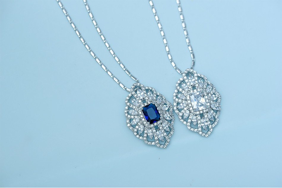 French Clip - Diamond White Pendant for women — image 3