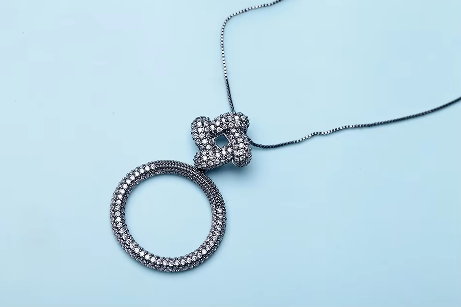 WP557- Back Women Necklace Pendant