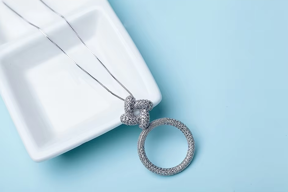 WP557- White Women Necklace Pendant