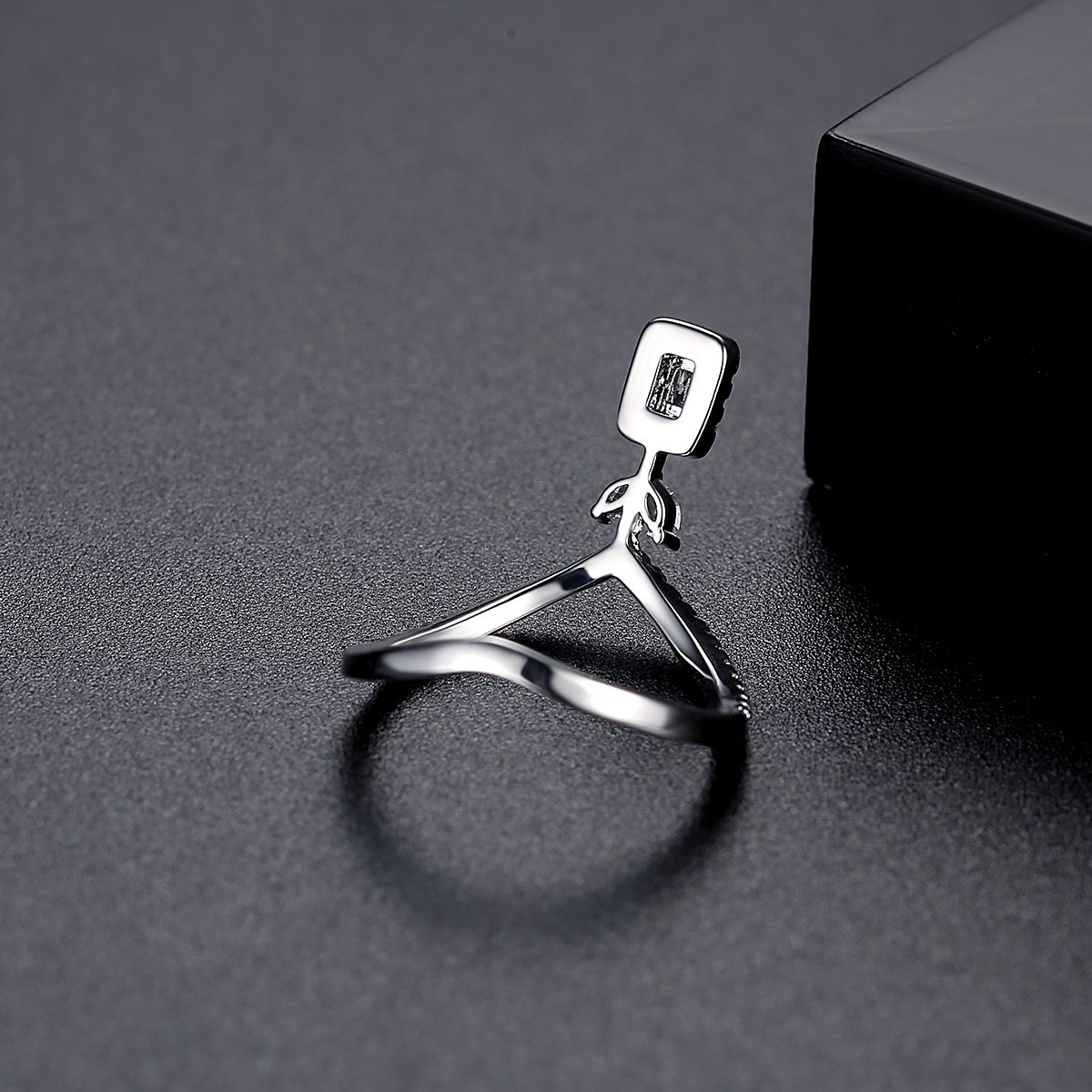 WR372 Silver Luxury Ring for Women — image 5