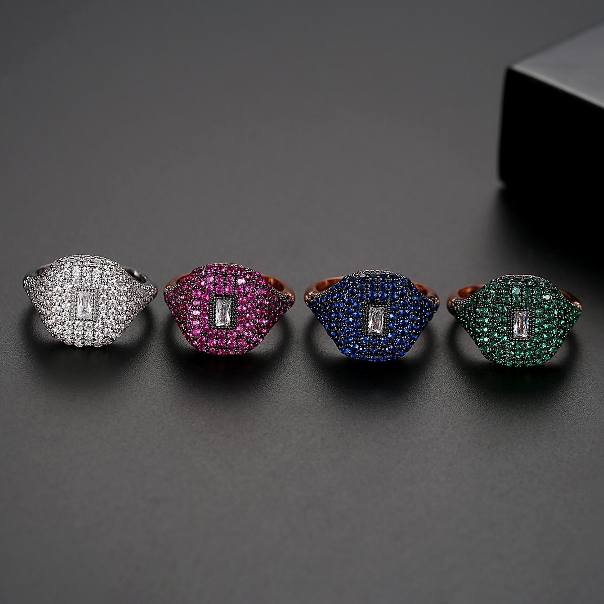 WR387 Green Luxury Ring for Women